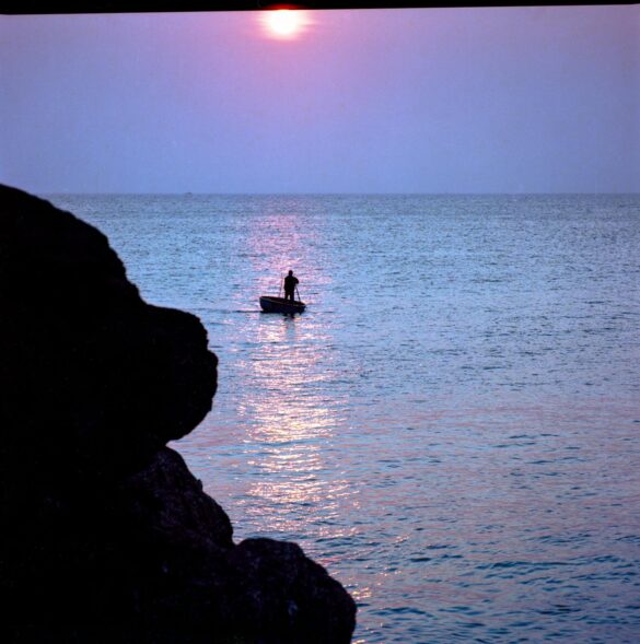 free-photo-of-fisherman-silhouette-at-sunset-in-quang-ngai Svg%3E