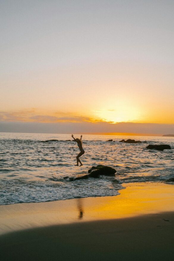 free-photo-of-sunset-adventure-at-laguna-beach-shoreline Svg%3E