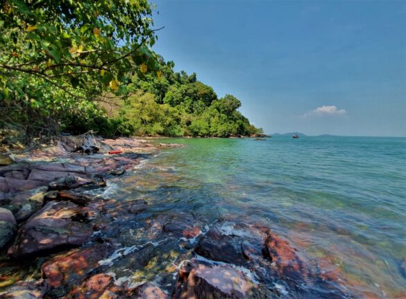 Pulau-Kendi-seaside-by-Rexy-Prakash-Chacko Svg%3E